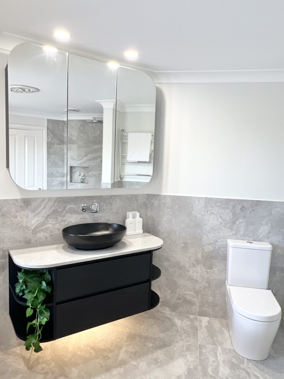 Addison St, South Perth Ensuite & WIR